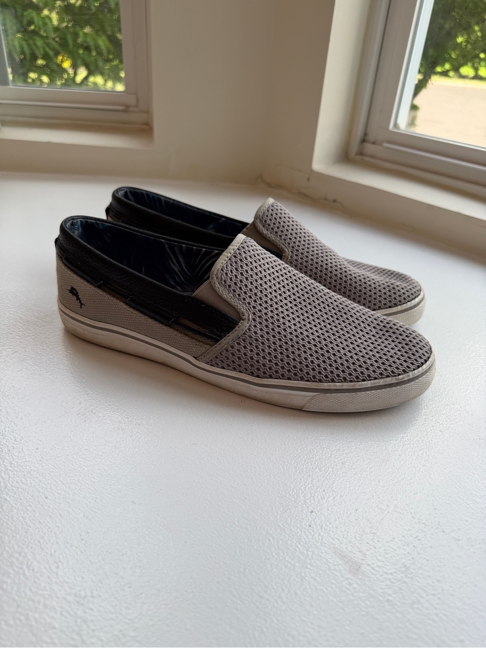 Tommy Bahama Exodus Gray Loafers Men’s Size 9